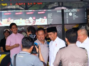 Tak Icip-icip Sang Pisang di Palembang, Jokowi: Sudah Sering