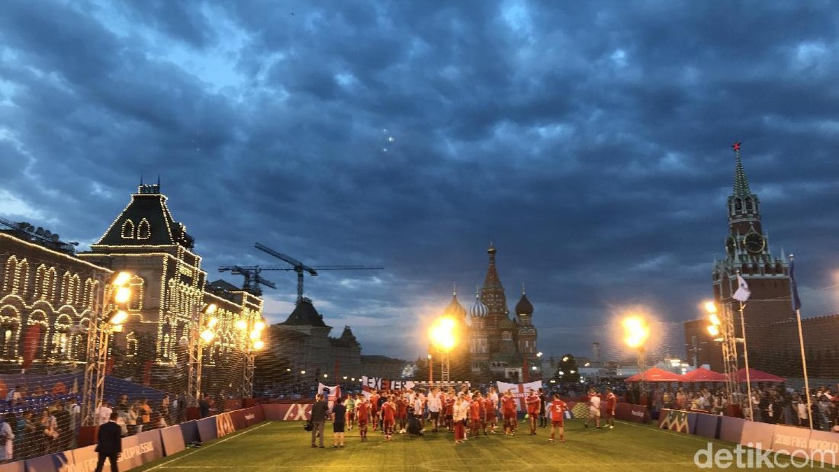 Red Square Moscow saat senja datang (M Resha Pratama/detikSport, taken with OPPO F7)