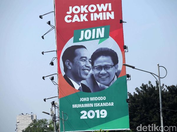 Baliho Jokowi-Cak Imin Mejeng di Gatsu
