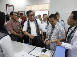 Menkum HAM Ingin Tarik Investasi dari Pelayanan Kantor Imigrasi