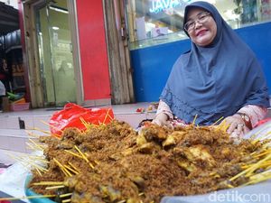 Berburu Ayam Serundeng Enak di Pasar Baru