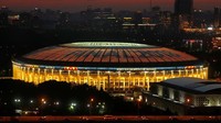 Begini penampakan kerennya Stadion Luzhniki saat senja. REUTERS/Kai Pfaffenbach.