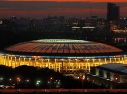 Begini penampakan kerennya Stadion Luzhniki saat senja. REUTERS/Kai Pfaffenbach.