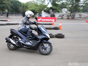 Sensasi Motor Hybrid Pertama, Honda PCX
