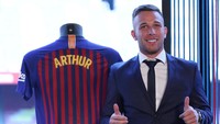 Arthur didatangkan dari Gremio. Barca mengincarnya sejak lama, namun transfernya baru bisa terwujud sekarang. (Foto: Albert Gea/Reuters)