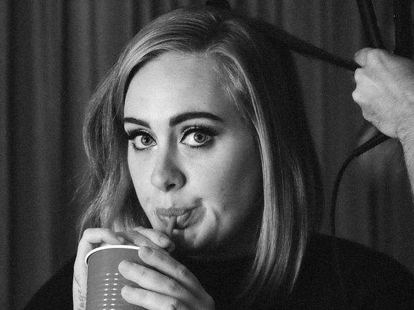 Kangen Adele? Intip Gayanya Saat Rayakan Pernikahan Pangeran Harry, Yuk!