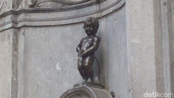 Foto: Manneken Pis vs Big Ben, Siapa Bakal Menang?