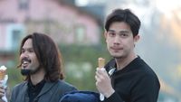 Ini 8 Aktor Tampan yang Doyan Makan Es Krim, Mana Favoritmu?