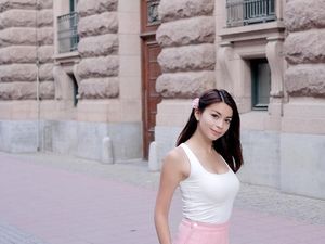 Sepedaan Bareng Pria Kekar, Sandra Olga Sudah Punya Pasangan?