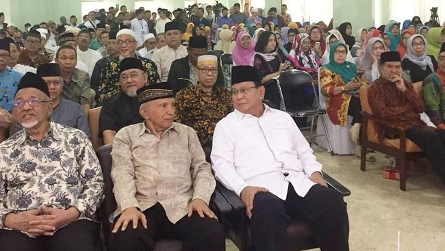 Momen Akrab Prabowo dan Amien Rais di Halalbihalal DDII 