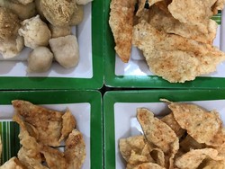 Jalan-jalan di Palembang, Kaesang Jajan Pempek yang Katanya Enak Banget