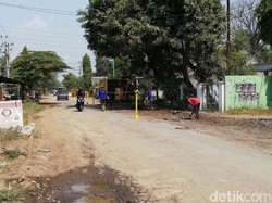 Protes Warga Dituruti, Jalan Rusak Akibat Truk Proyek Tol Diperbaiki