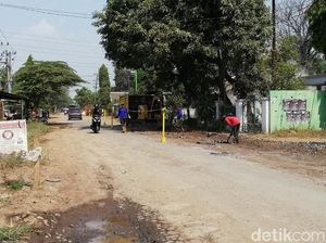 Protes Warga Dituruti, Jalan Rusak Akibat Truk Proyek Tol Diperbaiki Protes Warga Dituruti, Jalan Rusak Akibat Truk Proyek Tol Diperbaiki