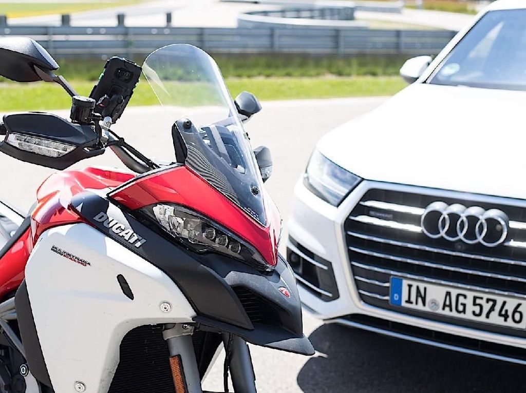 Sistem Komunikasi Ducati Bikin Pemotor Terhindar dari Kecelakaan Sistem Komunikasi Ducati Bikin Pemotor Terhindar dari Kecelakaan