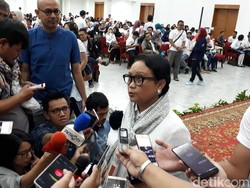 Blak-blakan Menlu Retno, Kiprah RI Damaikan Dunia
