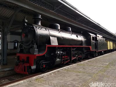 Foto: Sensasi Naik Kereta Api Bergerigi, Sewanya Rp 15 Juta