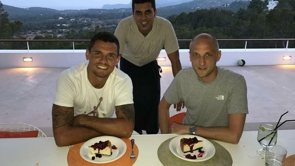 Siap Berlaga di Final Piala Dunia, Ini Gaya Nongkrong Bek Handal Kroasia, Dejan Lovren