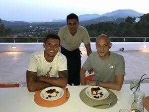 Siap Berlaga di Final Piala Dunia, Ini Gaya Nongkrong Bek Handal Kroasia, Dejan Lovren