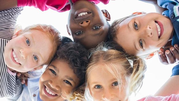6 Cara Latih Anak Menghargai Perbedaan dan Berpikiran Terbuka