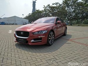 Masih Ada Orang Kaya yang Beli Land Rover Secara Kredit