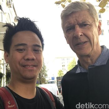 Keramahan Arsene Wenger di Pusat Kota Moskow