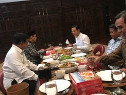 PKS Bertemu Prabowo Lalu Jamu Anies, Ada Pesan dari Kertanegara?