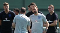 Gareth Southgate memimpin jalannya latihan. REUTERS/Lee Smith.