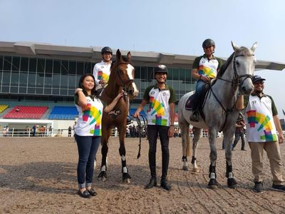 Gaya Sandi dan Mentan Berkuda Tinjau Venue Equestrian