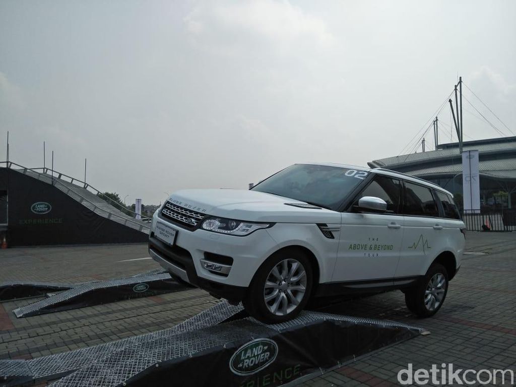 Menyiksa Mobil-mobil Miliarder Menyiksa Mobil-mobil Miliarder