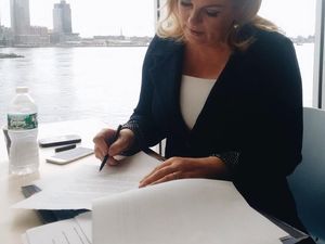 10 Gaya Cantik dan Elegan Kolinda Grabar, Presiden Kroasia yang Suka Makan 10 Gaya Cantik dan Elegan Kolinda Grabar, Presiden Kroasia yang Suka Makan