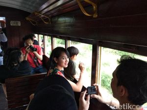 Seru Banget! Andien Jalan-jalan Naik Kereta Bareng Kawa Seru Banget! Andien Jalan-jalan Naik Kereta Bareng Kawa