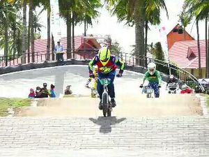 Wiji Lestari Juara Kelas Junior Women Banyuwangi International BMX 2018 Wiji Lestari Juara Kelas Junior Women Banyuwangi International BMX 2018