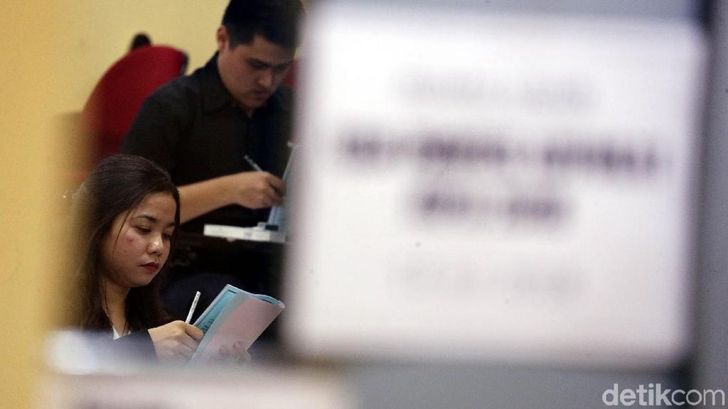 Ribuan Calon Advokat Ikuti Ujian Profesi Peradi 2018 Ribuan Calon Advokat Ikuti Ujian Profesi Peradi 2018