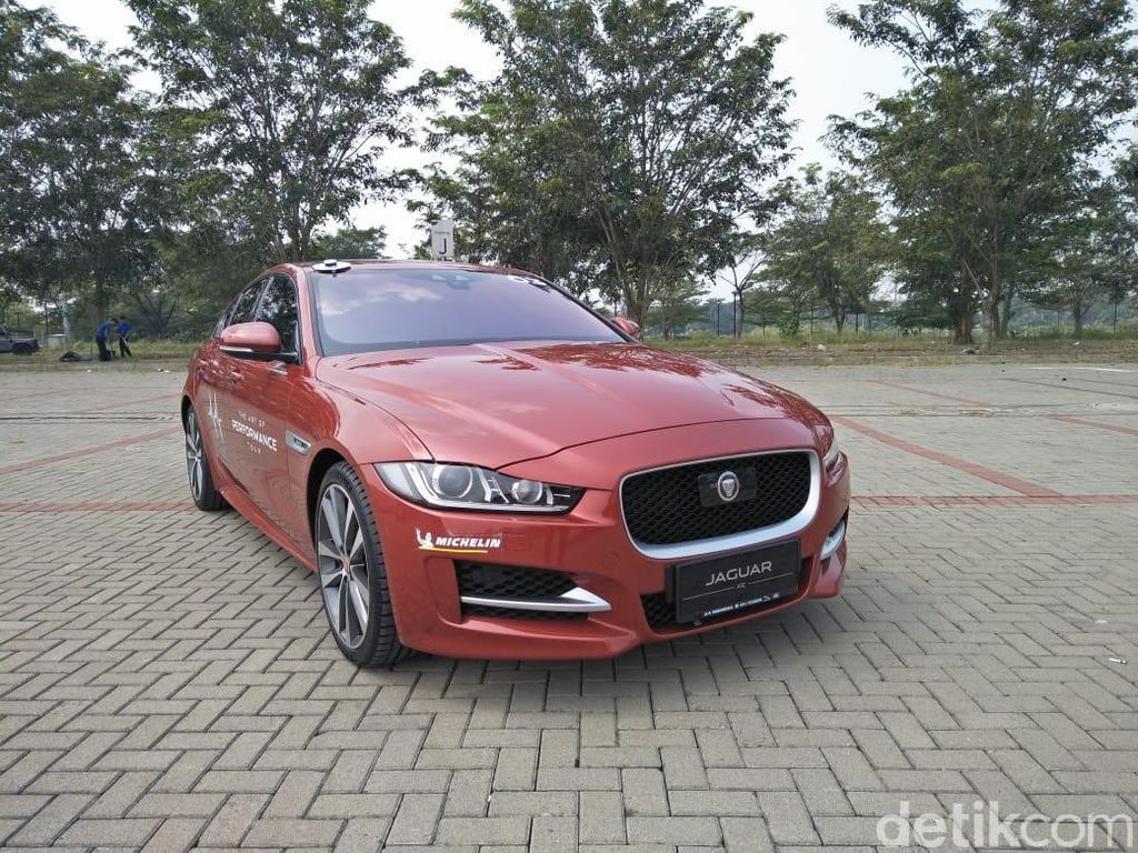 Berapa Sih Cicilan Kalau Mau Beli Mobil Jaguar? Berapa Sih Cicilan Kalau Mau Beli Mobil Jaguar?