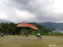 Hari Pertama Kejuaran Dunia Paralayang di Batu Berjalan Tanpa Kendala