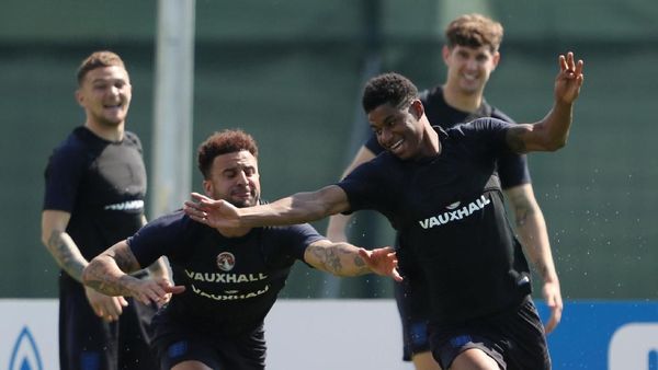 Canda Rashford dan Kyle Walker di Sesi Latihan Inggris