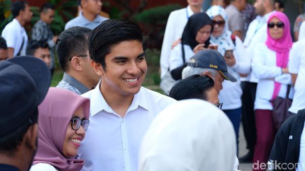 Potret Menpora Ganteng Malaysia Jadi Sasaran Selfie di Jakabaring