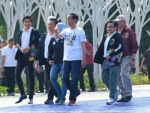 Jokowi-Cak Imin-Menpora Ganteng Malaysia Kompak Berkostum Asian Games