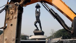 Air Mancur Akan Percantik Patung Pemuda Membangun