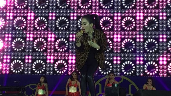 Syahrini Bikin Cetar Konser Piala Dunia 2018
