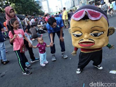 Aksi Badut Cilik Hibur Pengunjung CFD