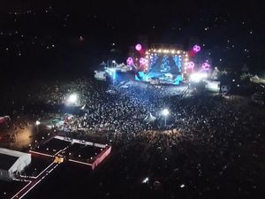 Melihat Ramainya Nobar Piala Dunia di Sunburst dari Lensa Drone
