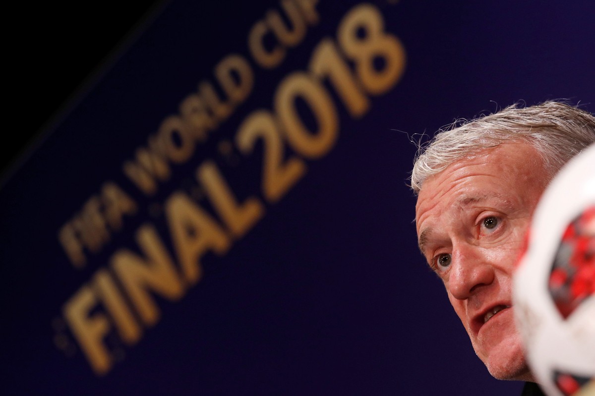 Didier Deschamps berpeluang menyamai Mario Zagallo dan Franz Beckenbauer. (Foto: Christian Hartmann/Reuters)