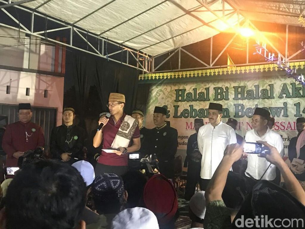 Sandiaga Minta Warga Pondok Kelapa Ramaikan Pawai Obor Asian Games Sandiaga Minta Warga Pondok Kelapa Ramaikan Pawai Obor Asian Games