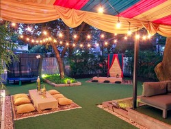 Hari Minggu Enaknya Santai di 5 Resto yang Punya Kebun Asri Ini