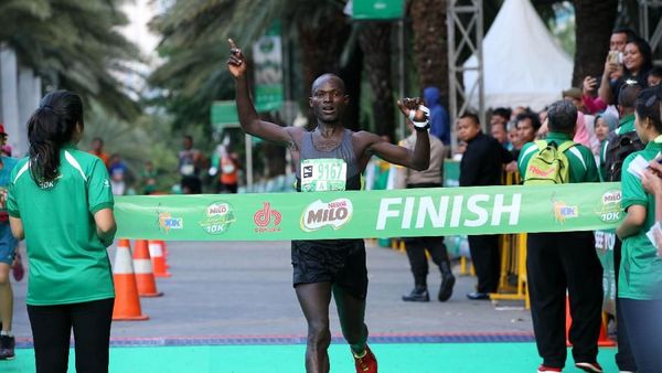 David Kibet Juara Jakarta 10 K