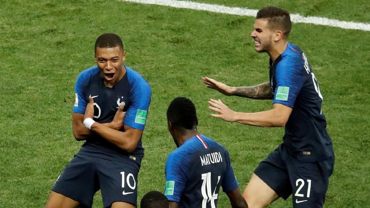 Kylian Mbappe bermain di final dengan menyimpan cedera punggung (REUTERS/Christian Hartmann)