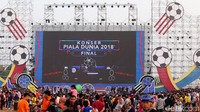 Transmedia menggelar acara nonton bareng final Piala Dunia di Lapangan Sunburst BSD dengan layar besar berukuran 300 meter persegi. 