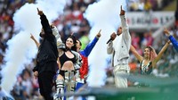Aksi Era Istrefi memikat penonton di Luzhniki Stadium (REUTERS/Dylan Martinez)