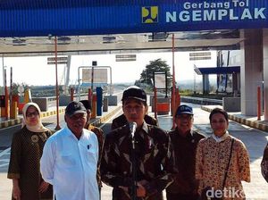Mampir di Klaten, Jokowi Minta Pasar Gede Direnovasi Total Mampir di Klaten, Jokowi Minta Pasar Gede Direnovasi Total